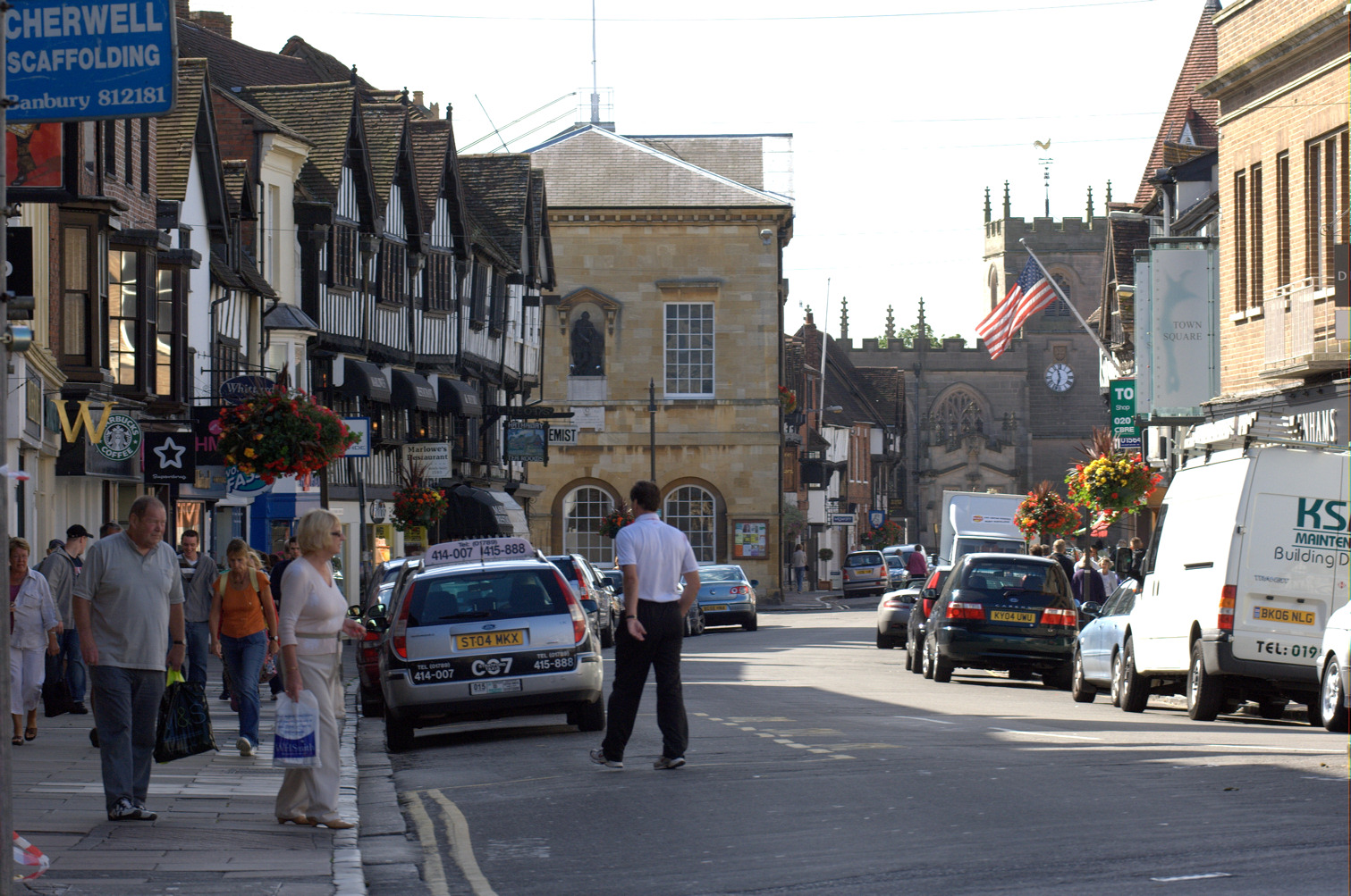 Stratford-upon-Avon showing the Town Hall and timbered buildings