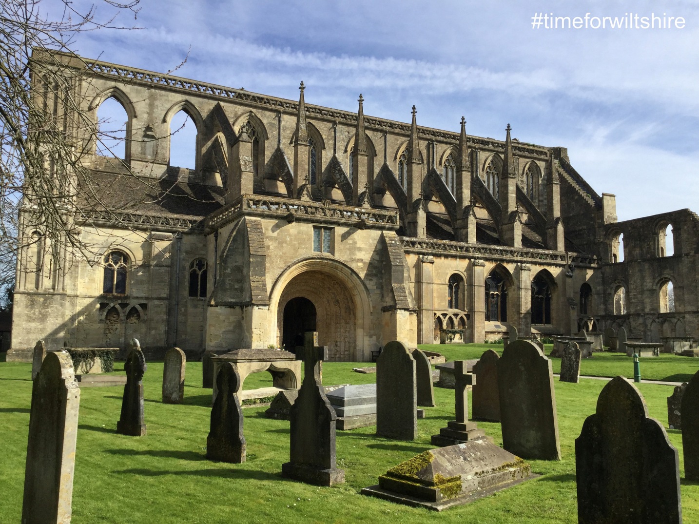 Malmesbury Abbey (c)visitwiltshire.co.uk ruins and graveyard