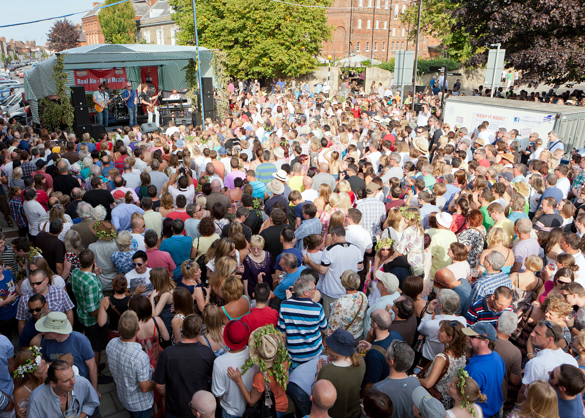 Crowds of people at Faversham Hop Festival © Visit Kent