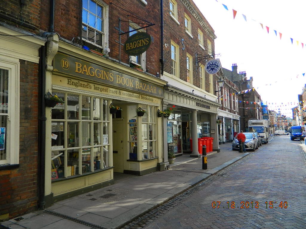 Baggins Book Bazaar High Street, Rochester © Picklecat