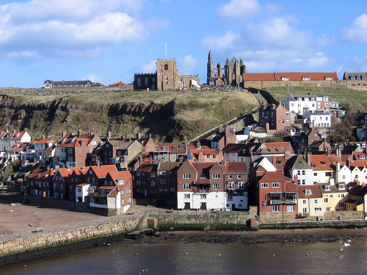 Whitby Abbey by Postbyte on Pixabay