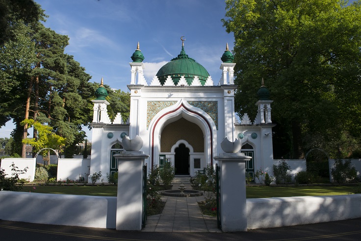 Shah Jahan Mosque, Maybury, Woking with green dome