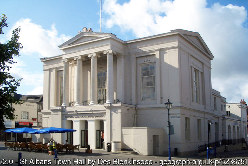 St Albans Town Hall by Des Blenkinsopp