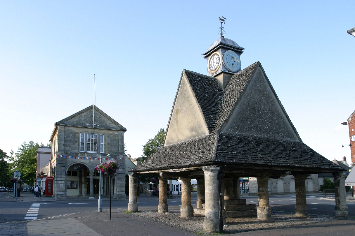 Witney buttercross and town hall © The Cotswolds