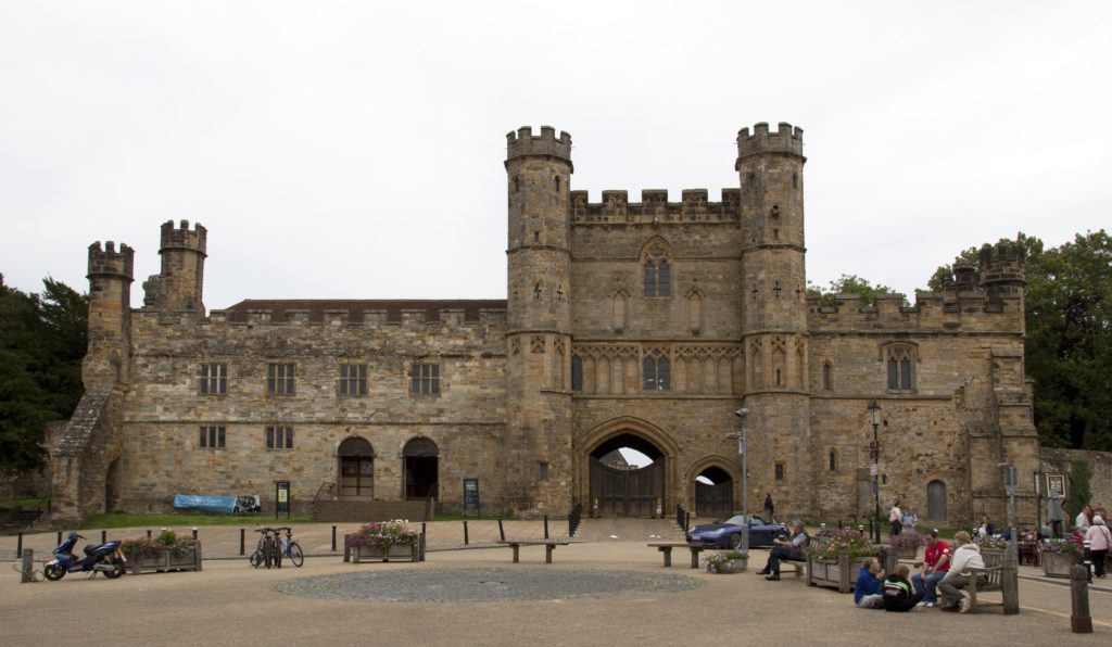 Battle Abbey © Tony Hisgett